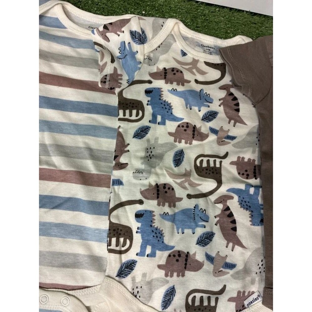 Gerber onesie bundle - Picture 4 of 5